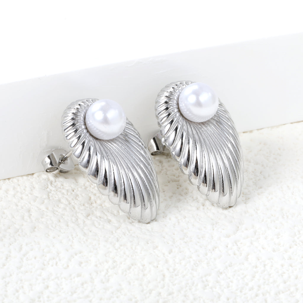 Oval Leaf Pearl Stud Earrings