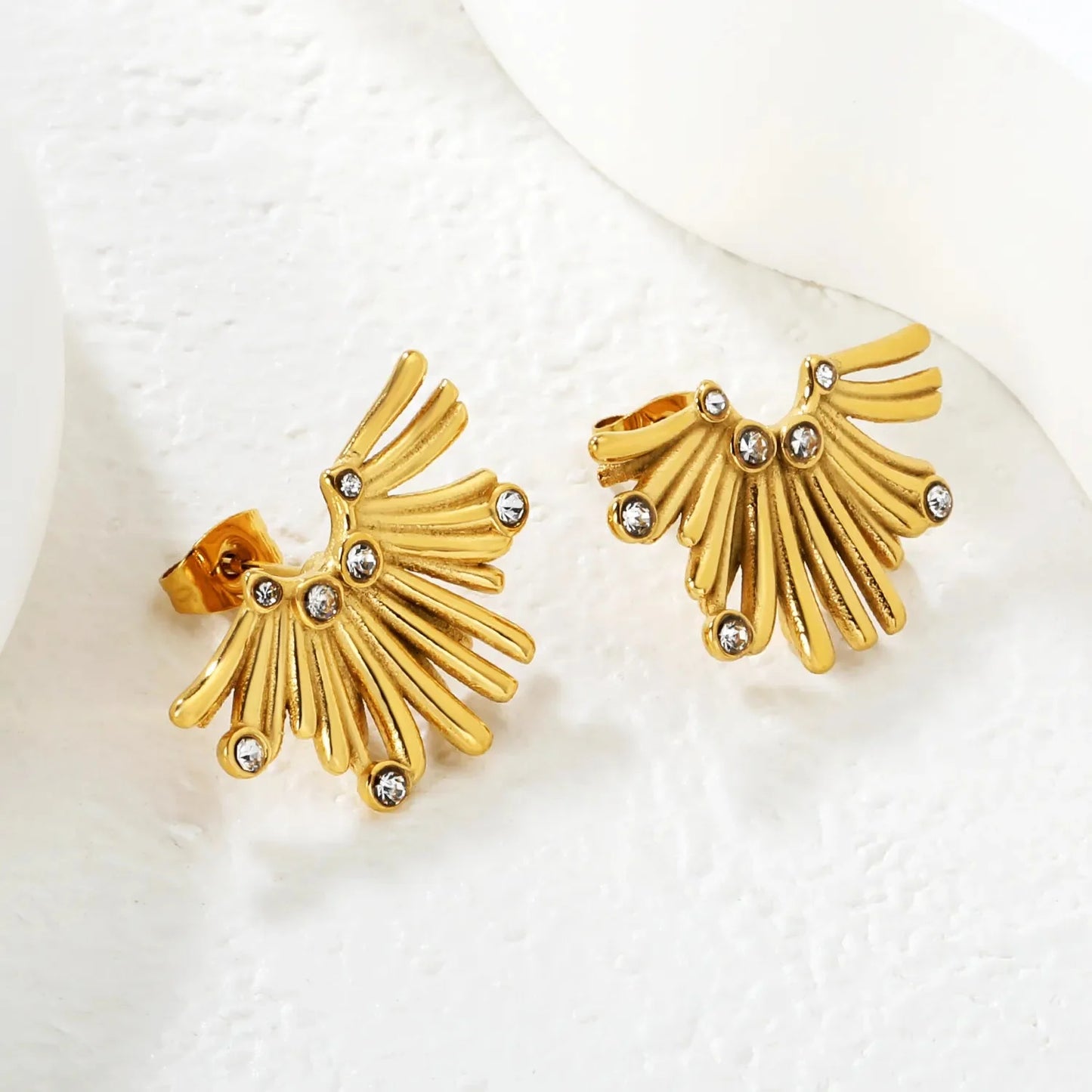 Gold Fan Shaped Diamond Stud Earrings 17*25mm Sparkly Inlaid Diamond Fashion Earrings for Women Daily Wear Party Jewelry Accessory