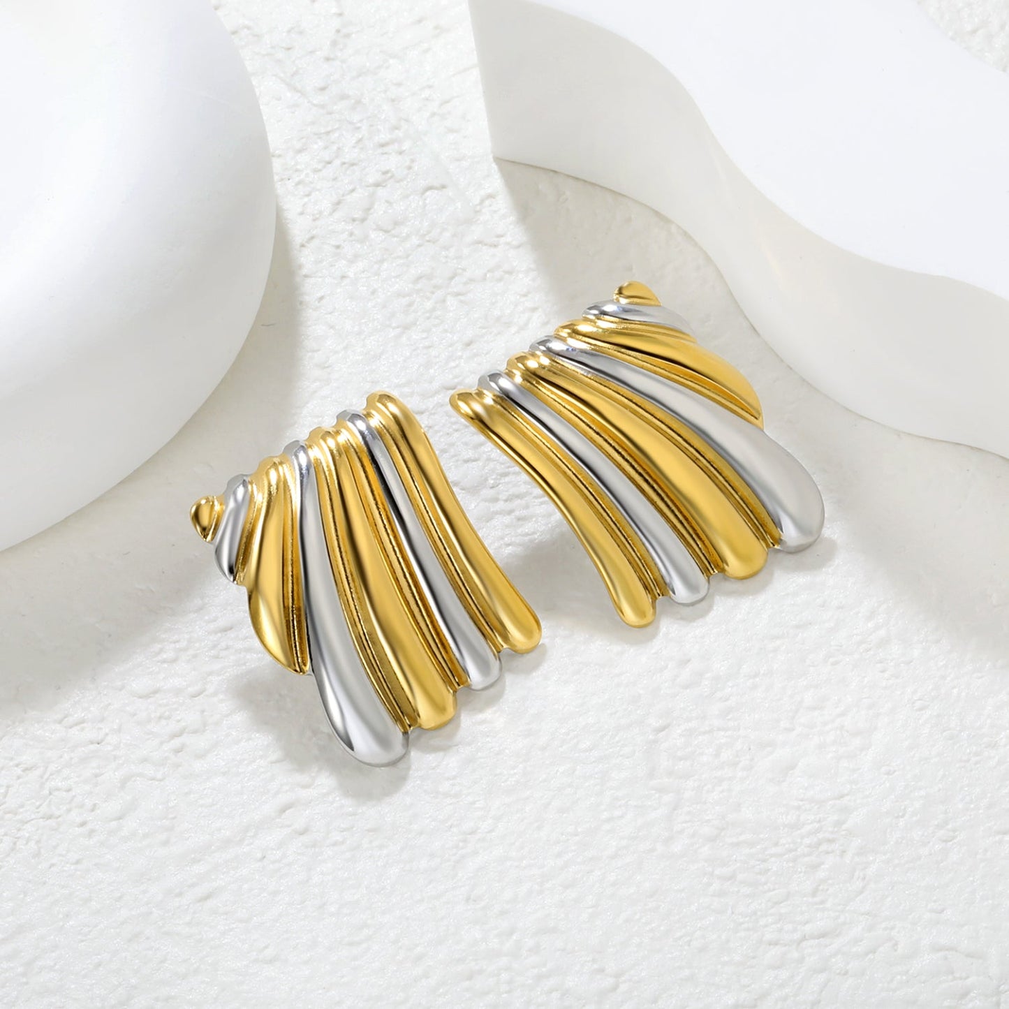 23.2mm*30.5mm Square Two-Tone Wavy Texture Stud Earrings, Two-Tone Gold