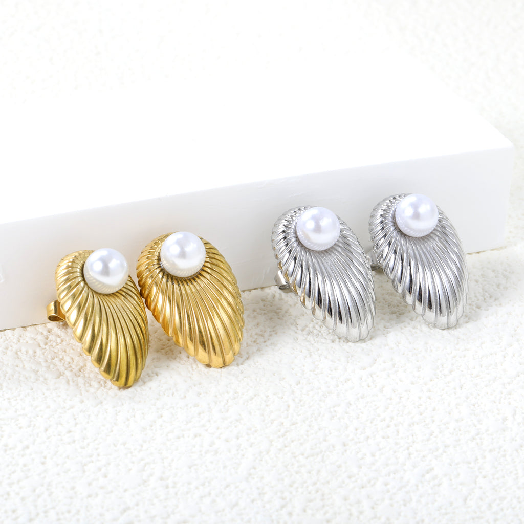Oval Leaf Pearl Stud Earrings