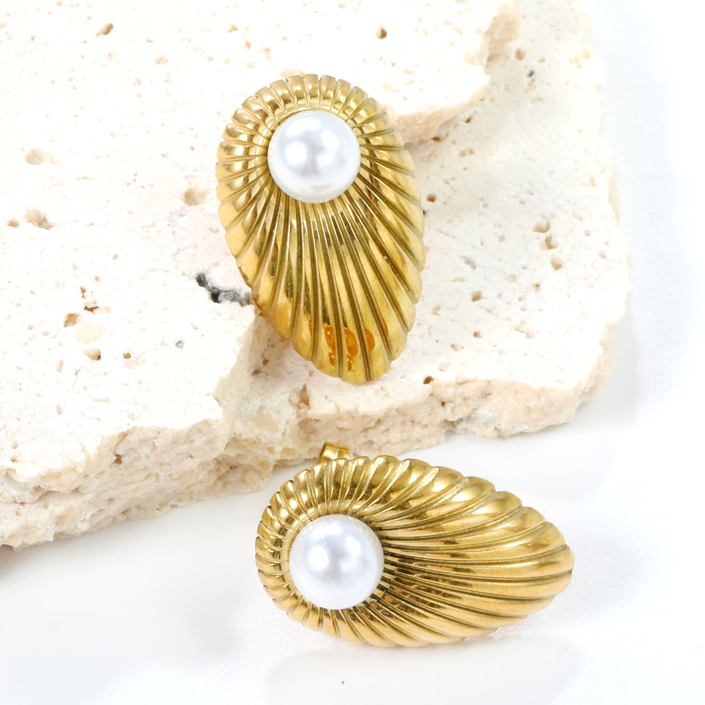 Oval Leaf Pearl Stud Earrings