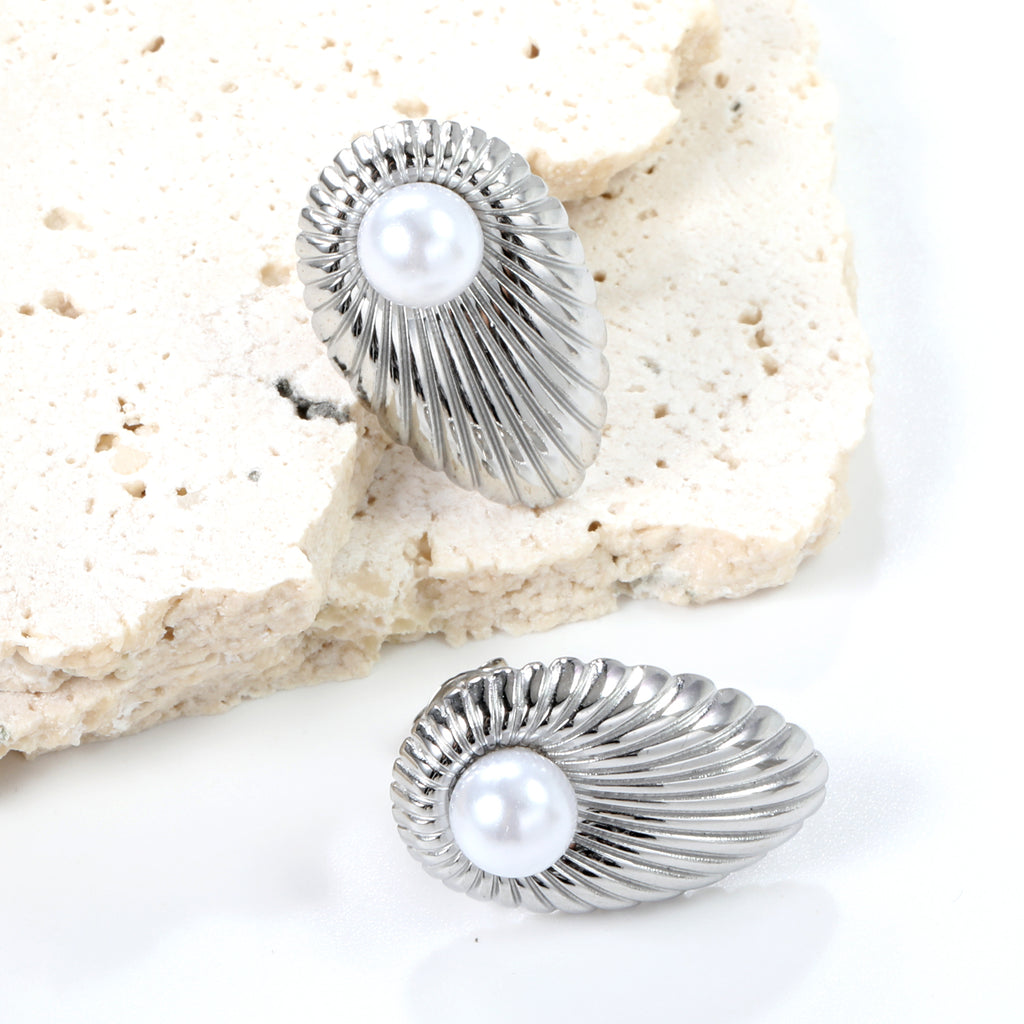 Oval Leaf Pearl Stud Earrings