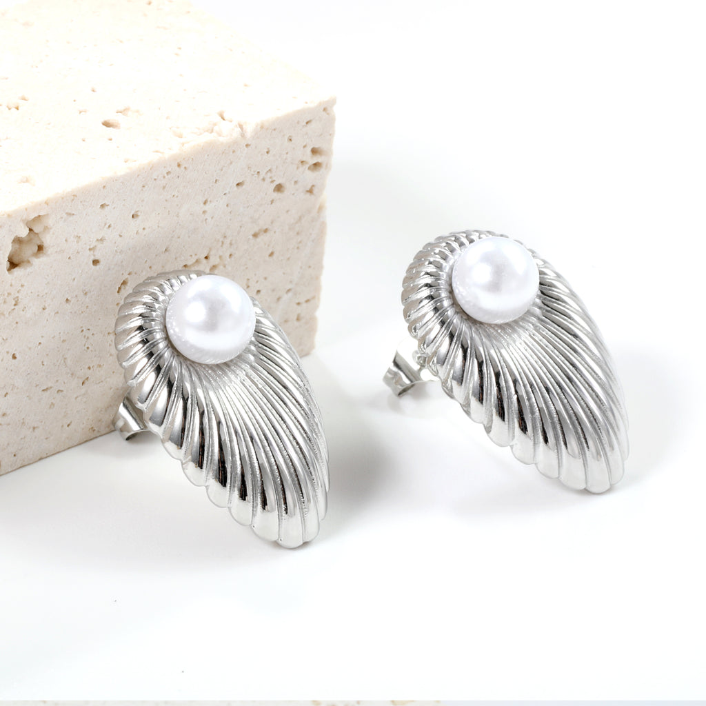 Oval Leaf Pearl Stud Earrings