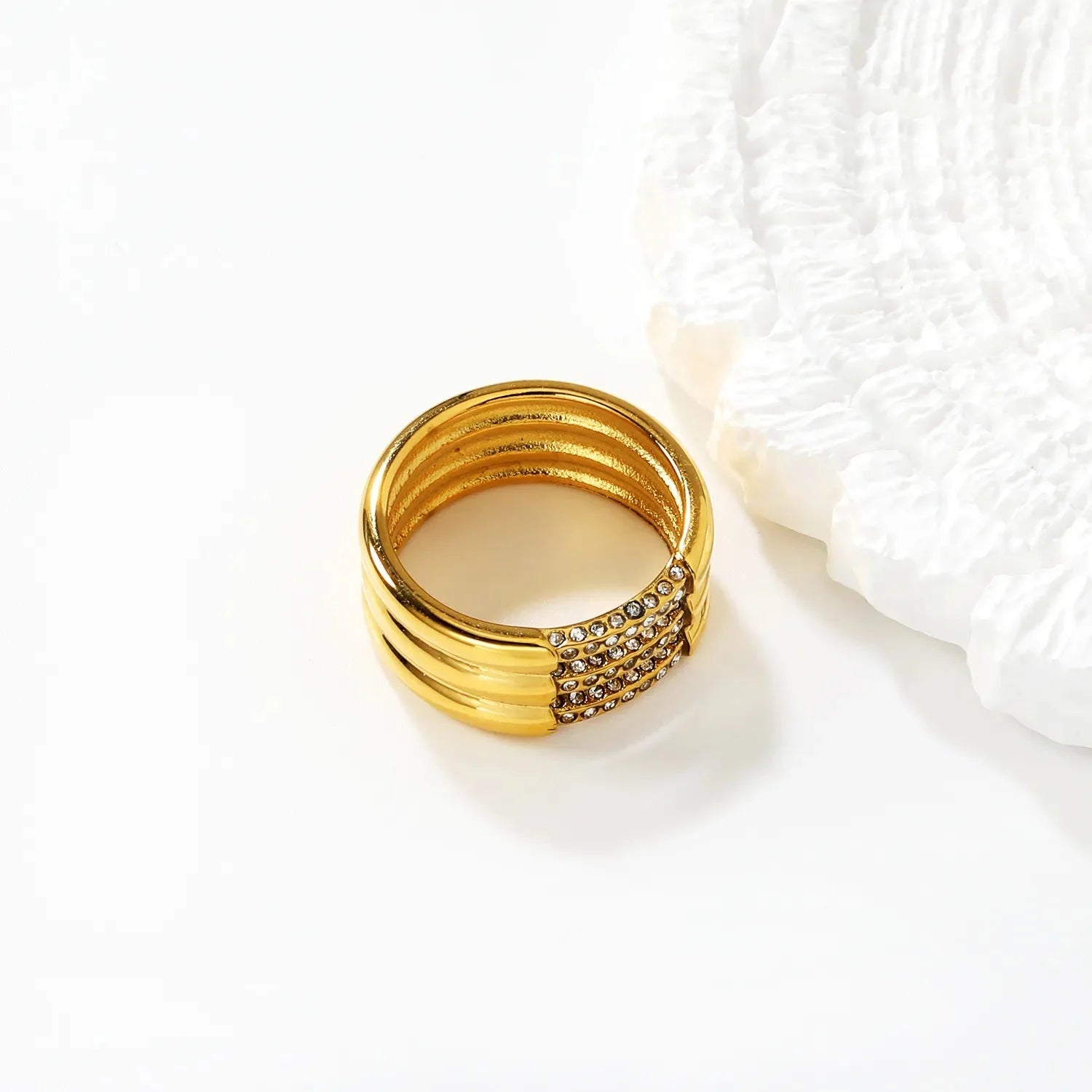 Gold Band Ring Size #6-8 Height 9.5mm Hollow Three Rows Emerald Diamond Inlaid Elegant Fashion Ring for Women Daily Casual Party Office Wear Jewelry